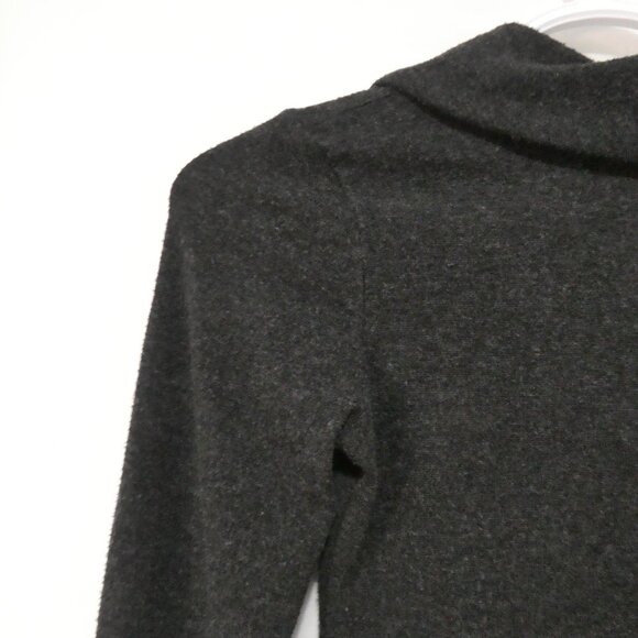 UB - URBAN BEHAVIOUR COLLECTION | P2P 13 inches measured | Black Turtleneck Top - Picture 10 of 16